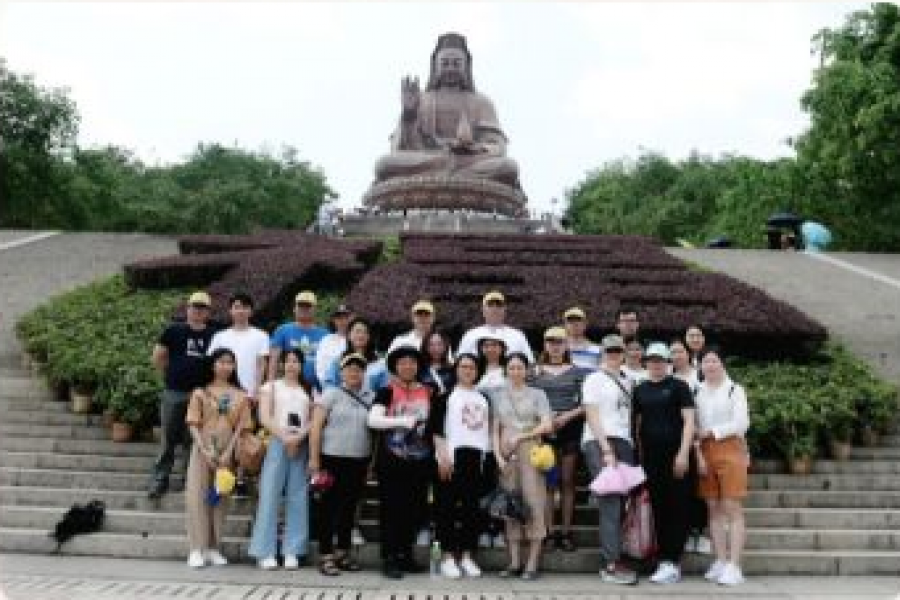 中盈擔(dān)保、信盈貸款、裁捷佳洋服公司佛山游
